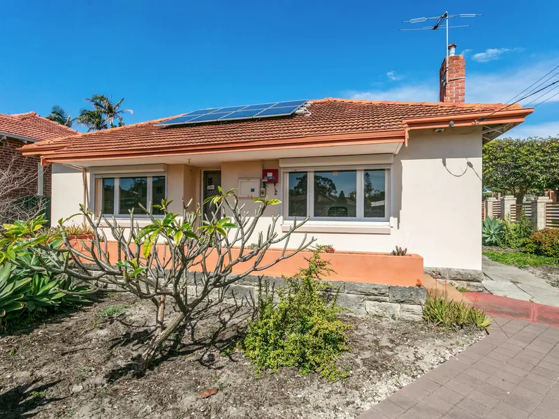 UNDER OFFER!!!