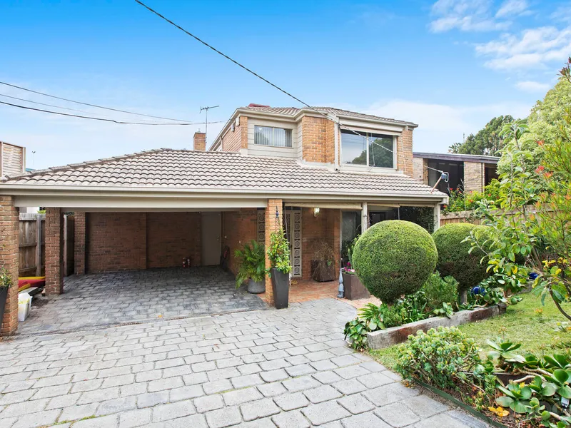 PREMIUM BAYSIDE POSITION