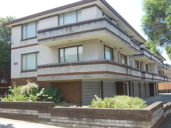 Spacious 2 Bedroom Unit - TWO WEEKS RENT FREE - Voted the BEST Suburb in the World