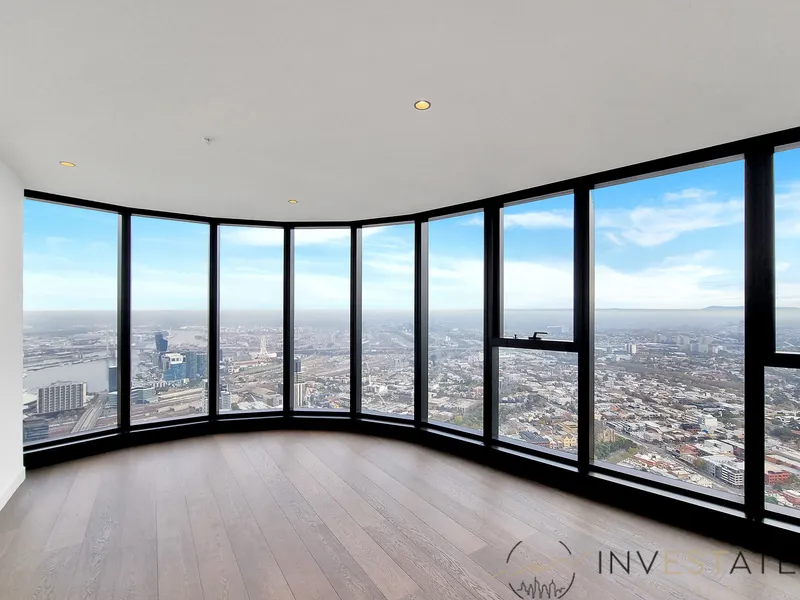 Luxury city living, 71st floor on the landmark Queens Place.
