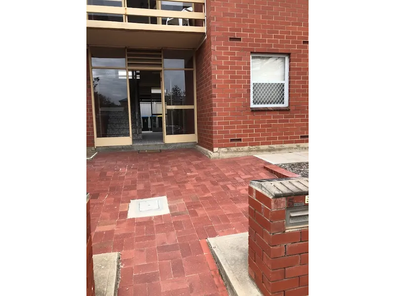 Updated 2 Bedroom Unit on the Esplanade!