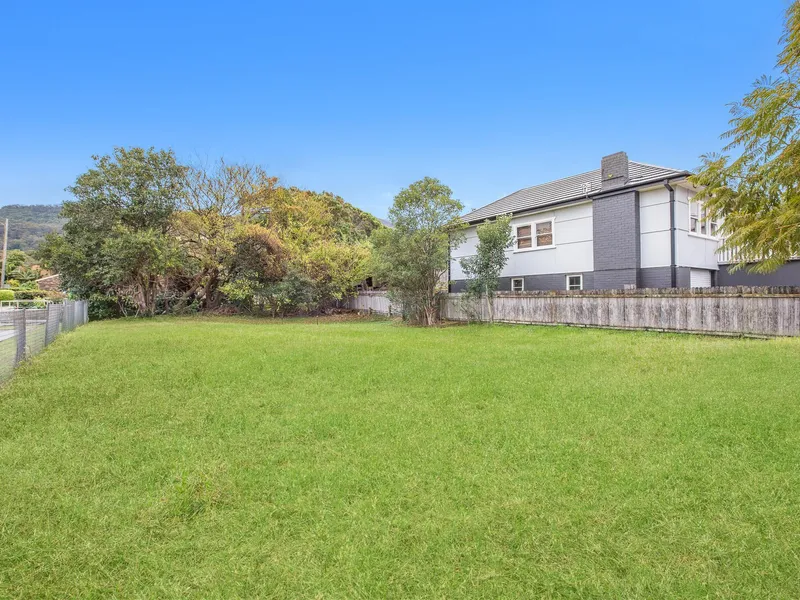 RARE WOONONA CBD LAND