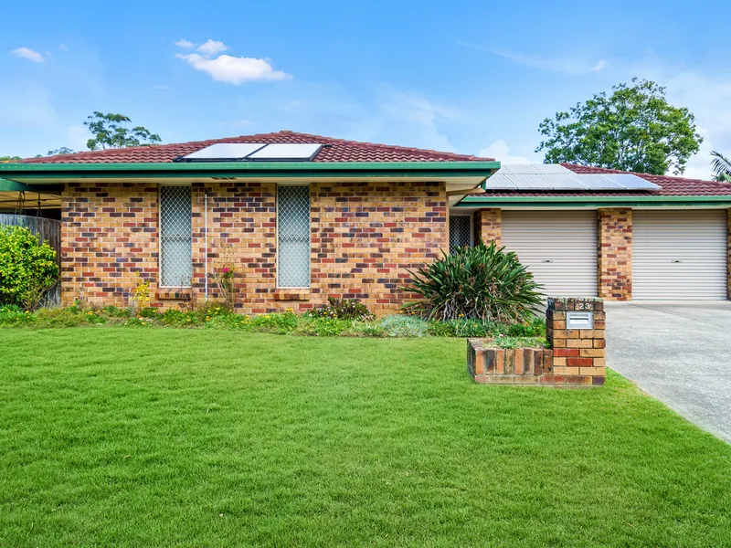 Spacious Retreat Located on a Peaceful Elanora Cul-De-Sac