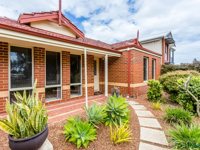 Under Offer by Opal Realty