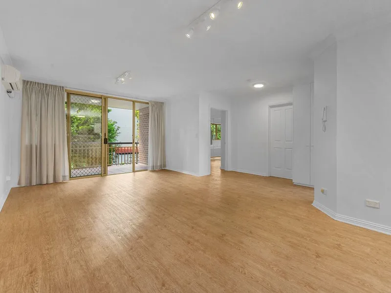 Great Value 2 Bedroom in New Farm!