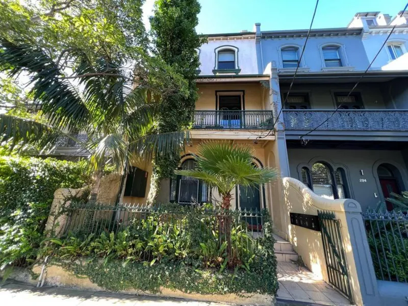 LARGE 1 BEDROOM WITH BALCONY IN PADDINGTON