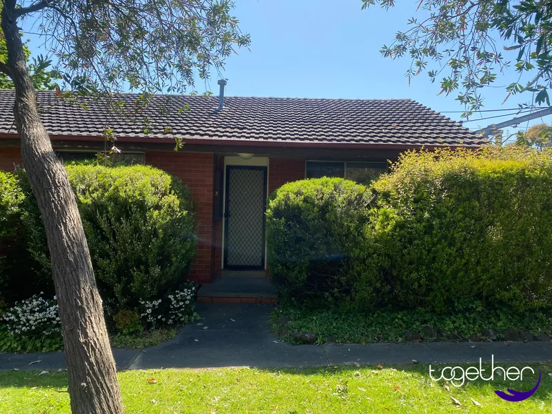 CLOSE TO SCHOOLS, SHOPS AND TRANSPORT