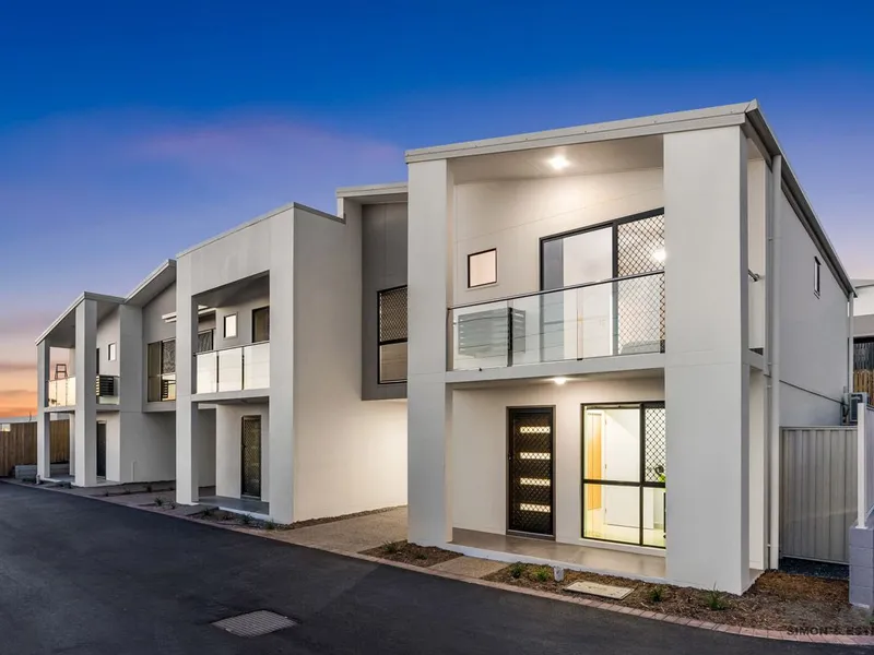 BRAND NEW, LUXURIOUS TOWNHOME WITH PANORAMIC MOUNTAIN VIEWS!