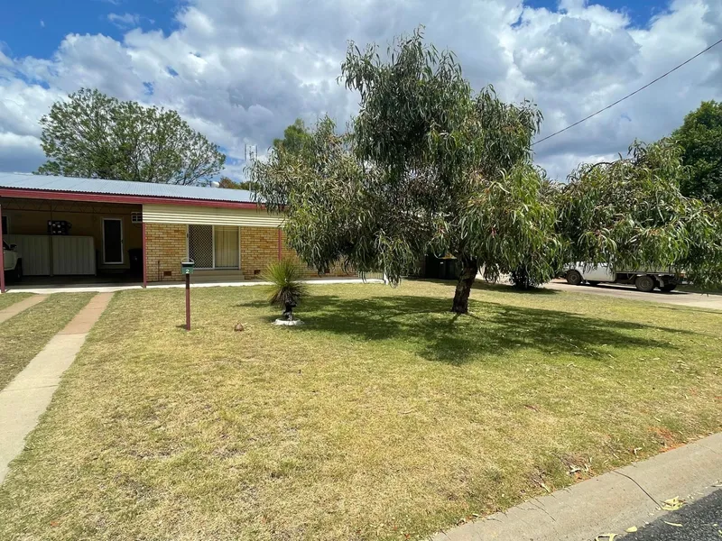 TIDY 2 BEDROOM UNIT ON COVINGTON