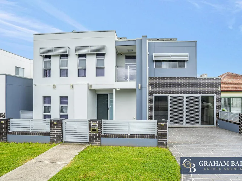 FREE STANDING HOUSE!!