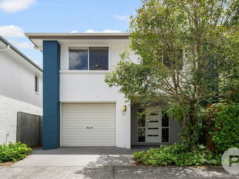 SPACIOUS TOWNHOME IN POPULAR GABBA PRECINCT