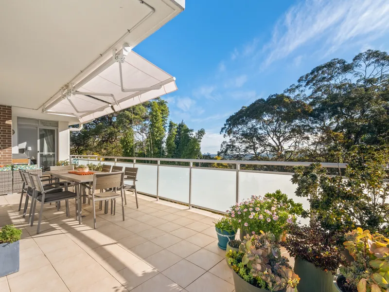 Walk to rail penthouse designed for luxurious enjoyment