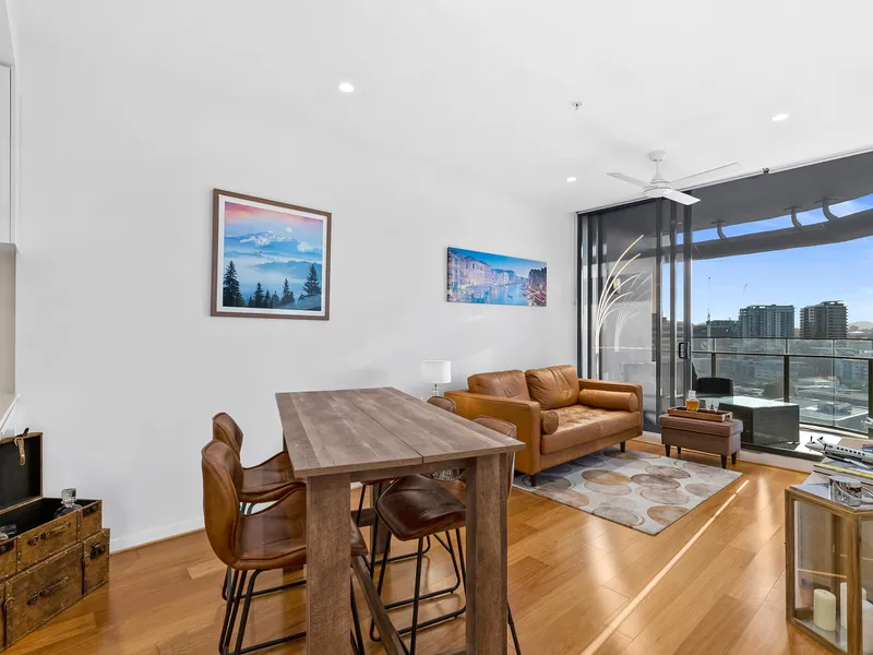 Stylish Living in Newstead! + Multipurpose Room.