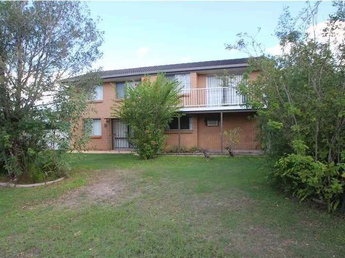 Large Family Home with 3 Bay Lock up Garage in a Great Location!