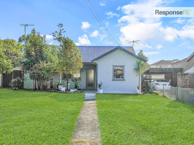 🏡 Discover Your Perfect home with a LARGE backyard!