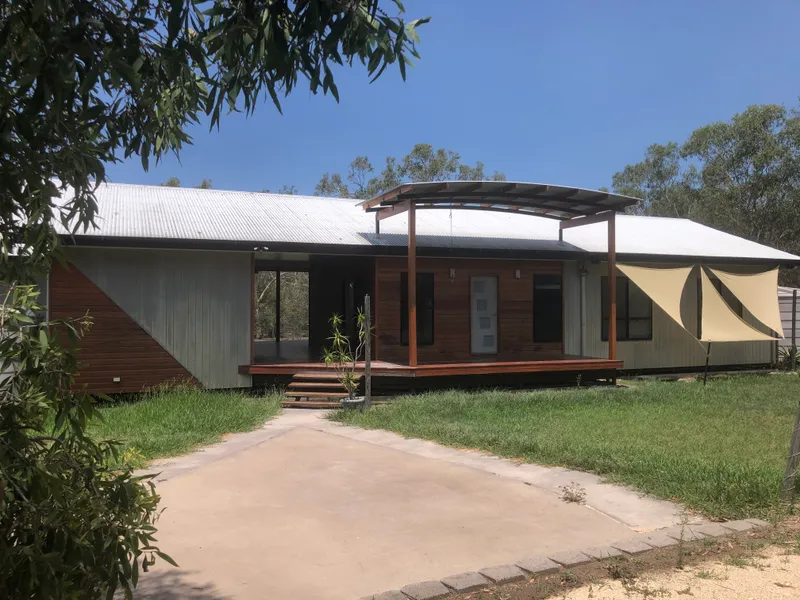 4 bedroom acerage home in Cove Estate