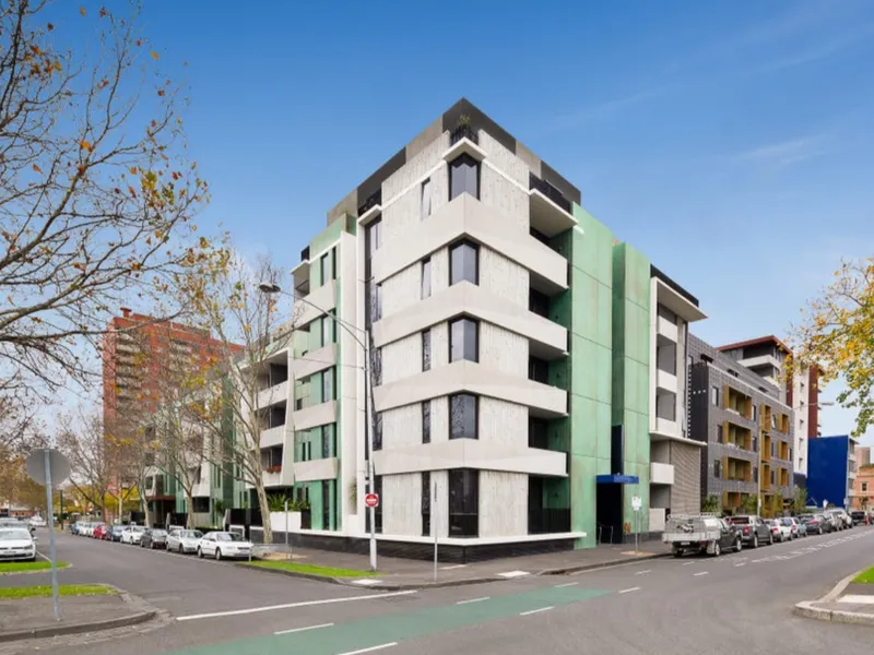 Furnished two bedrooms apartment in the Heart of Carlton