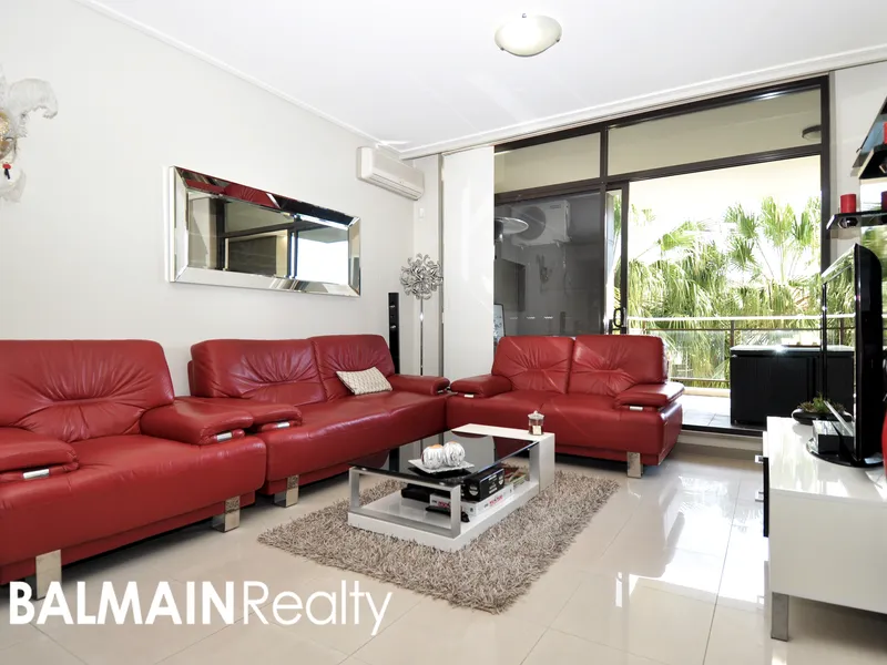 Pet Friendly One Bedroom Apartment with Air Conditioning & Spacious Sun Drenched Balcony