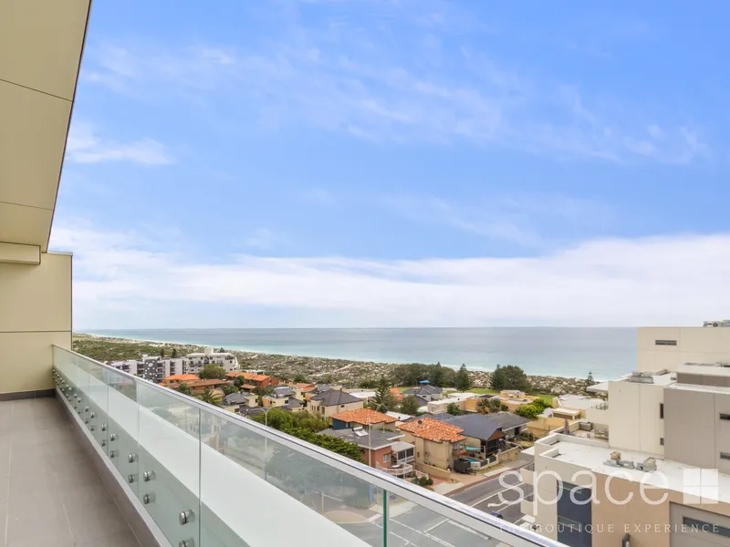PENTHOUSE 2 BEDROOM APARTMENT WITH OCEAN VIEWS AND SHORT STROLL TO THE BEACH