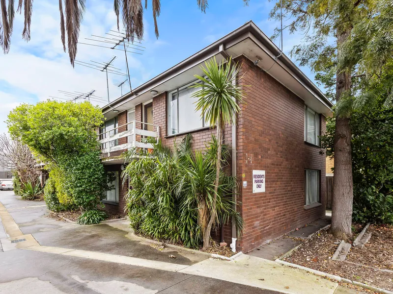 Classy Living in a Serene Setting