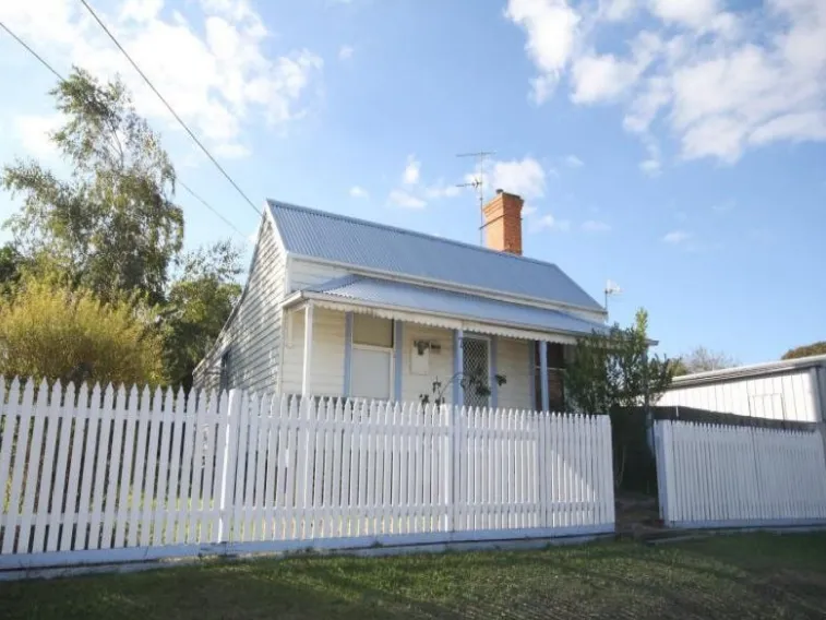 TWO BEDROOM HOUSE CLOSE TO ALL AMENITIES