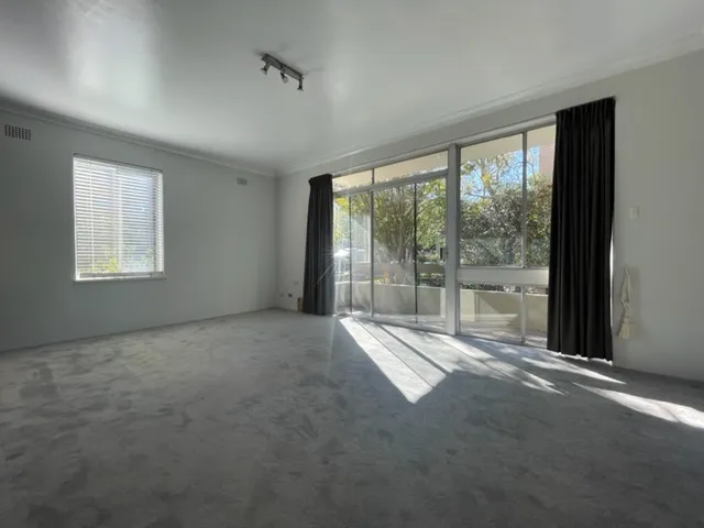 Light Filled Apartment Close to Wollstonecraft Train Station