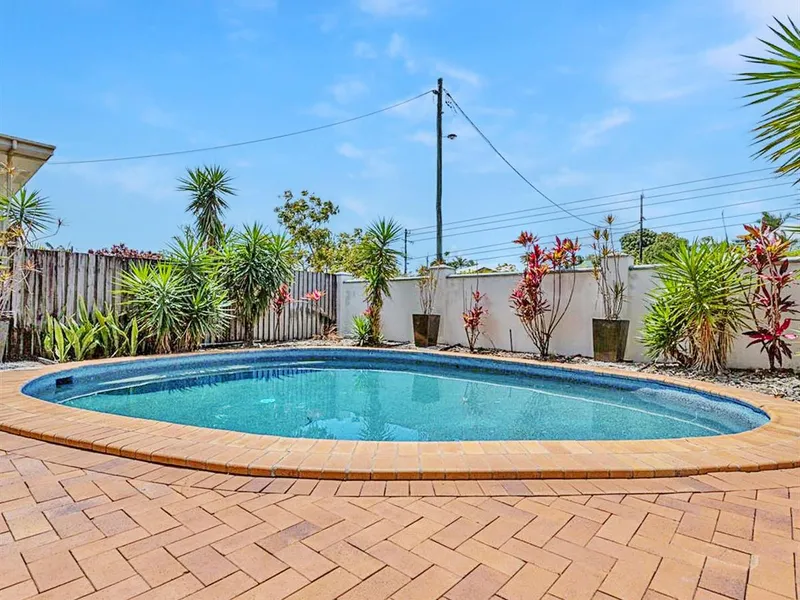 2 Bedroom Unit Close to the City!!