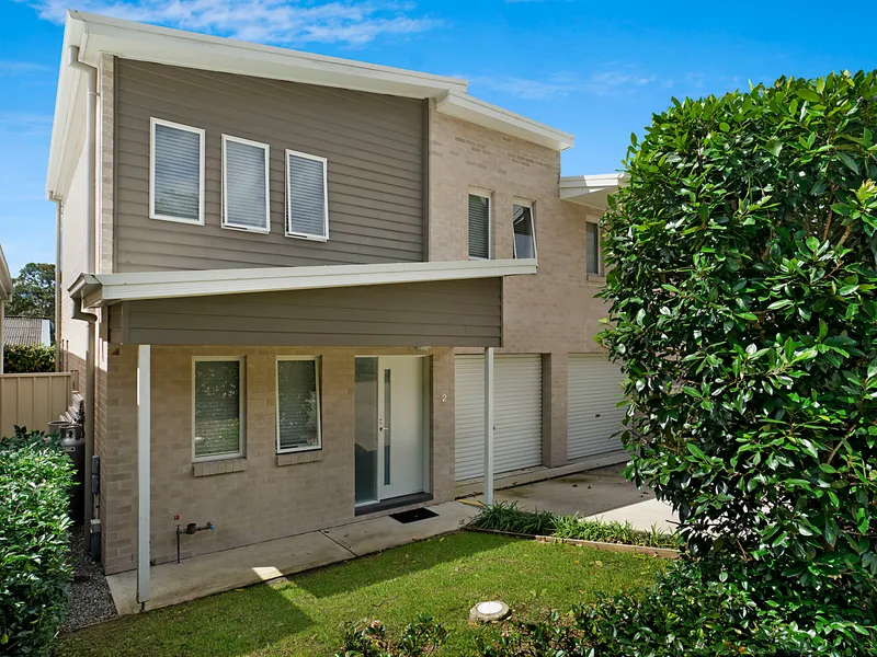 Totally Tempting Townhouse with a Lakeside Lifestyle to Match