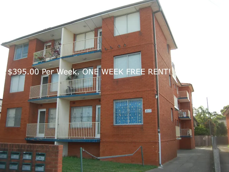 ***1 weeks rent free!*** 2 bedroom Unit in a Perfect Location!