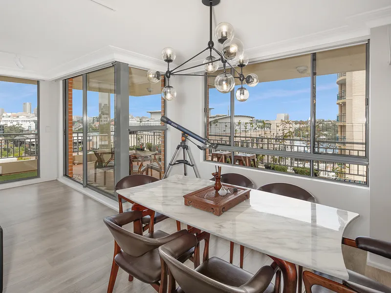 Sub-penthouse with Magnificent Views