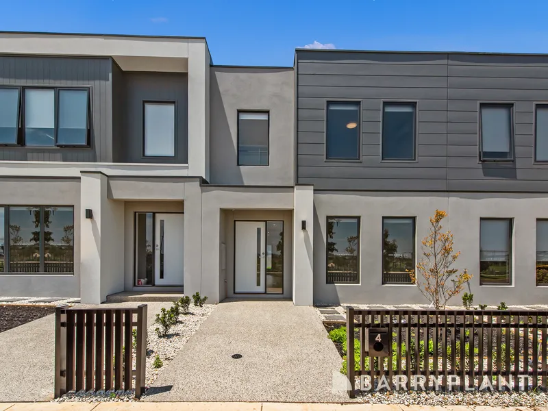 Brand New 3 Bedroom, 2 Bathroom Townhouse In Thornhill Park!