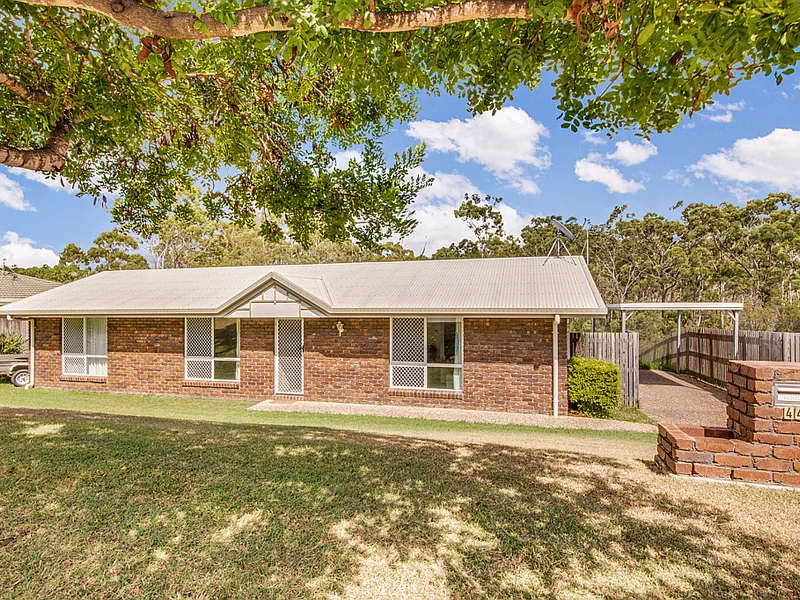 :: LOWSET BRICK BEAUTY IN ELEVATED POSITION