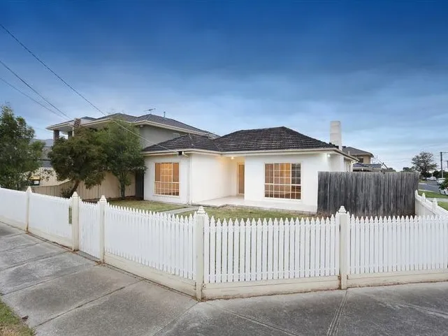 CHARMING FAMILY HOME IN THE HEART OF SUNSHINE