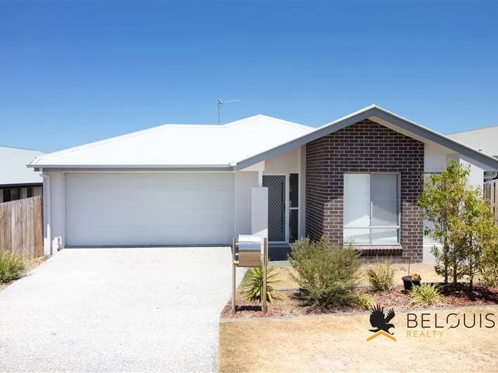 Wonderful home in Pimpama with a large backyard & Two Living Areas!