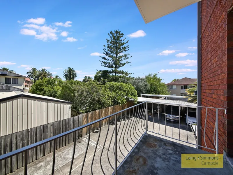 Convenient Position - Large 2 Bedroom Unit