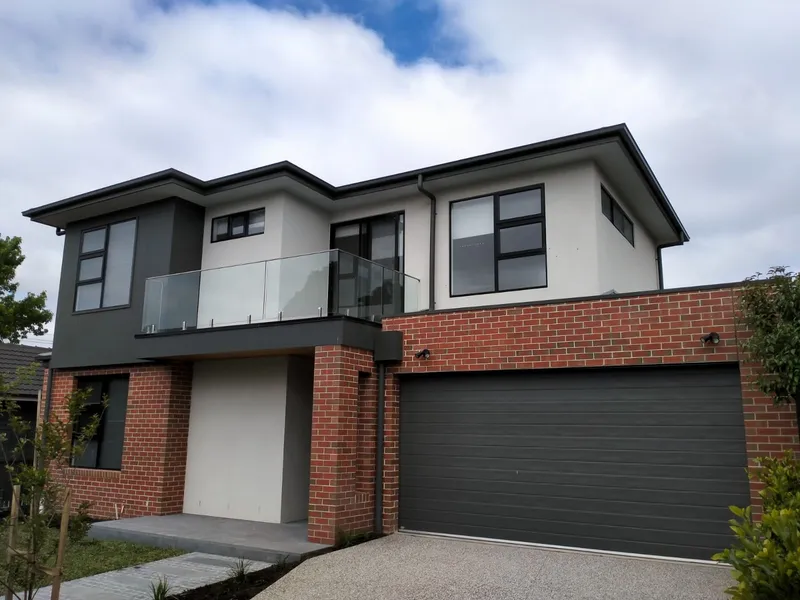 NEAR NEW FOUR BEDROOM TOWNHOUSE