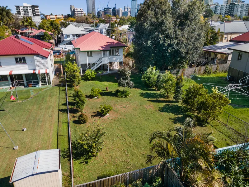 Knock-down or Invest in 620m2 of Kangaroo Points Finest