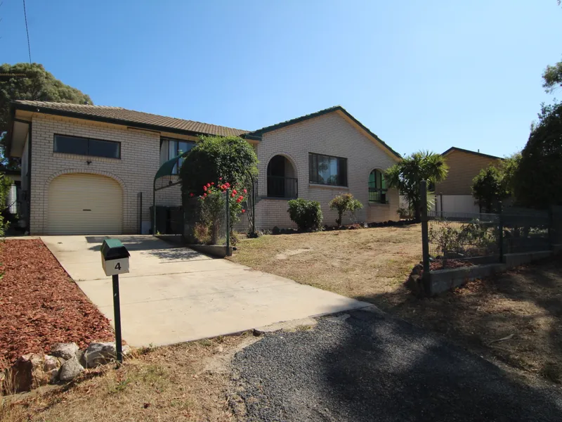 FAMILY HOME IN A QUIET STREET