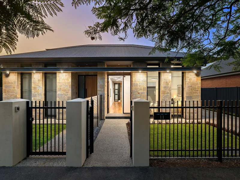 Striking Contemporary Design for Luxury Low-Maintenance Living