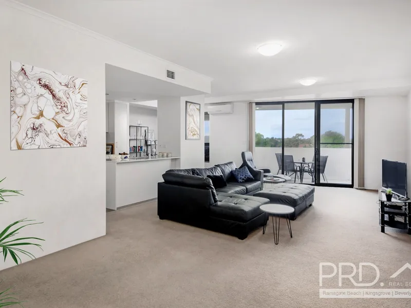 HUGE OVERSIZED APARTMENT IN ULTRA-CONVENIENT LOCATION! (TOTAL SIZE 144SQM)