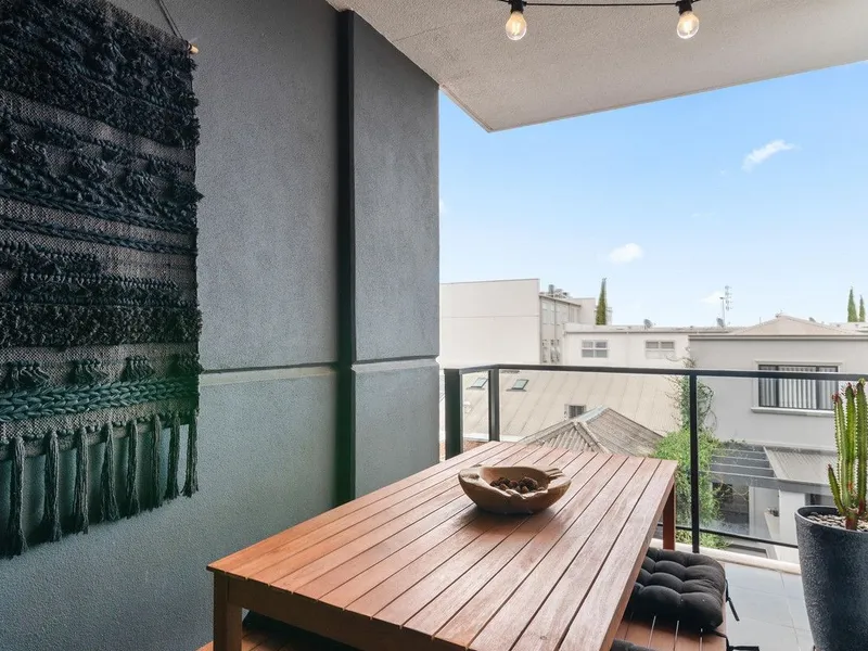 FULLY FURNISHED 2 Bedroom Apartment in the heart of Adelaide's diverse artisan precinct