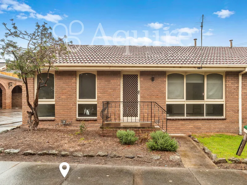 *** 2 Bdrm ~ 1 Bath Unit with Rear Courtyard - Literally Across the Road from Monash Uni