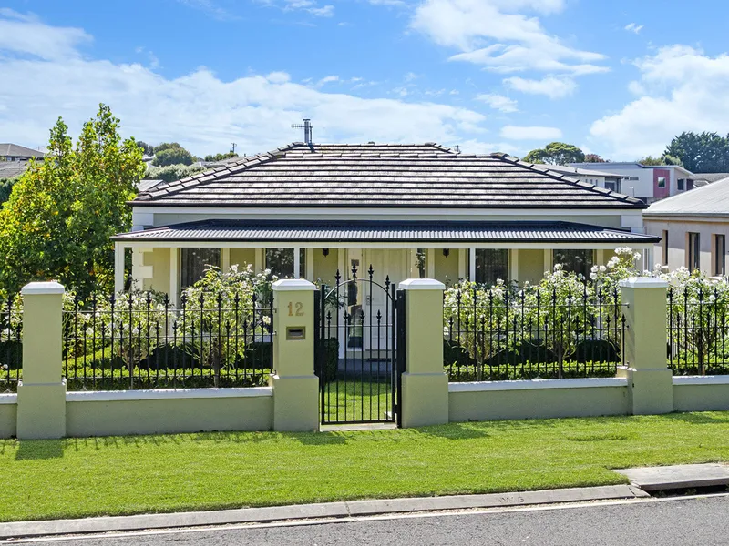 CRAFTSMAN BUILT CONTEMPORARY FAMILY HOME