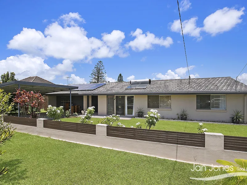 LOW MAINTENACNE BEACHSIDE LIVING !!!