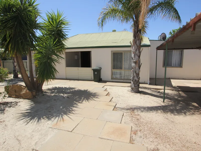 NEATLY PRESENTED WITH TOP LOCATION