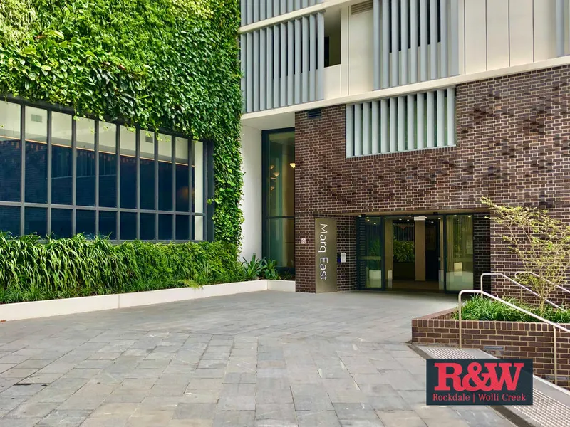 Bright & Airy Two Bedroom Apartment with City Views