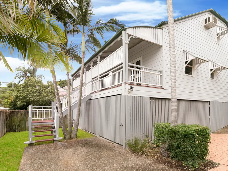 Close to Paddo, spacious and homely!