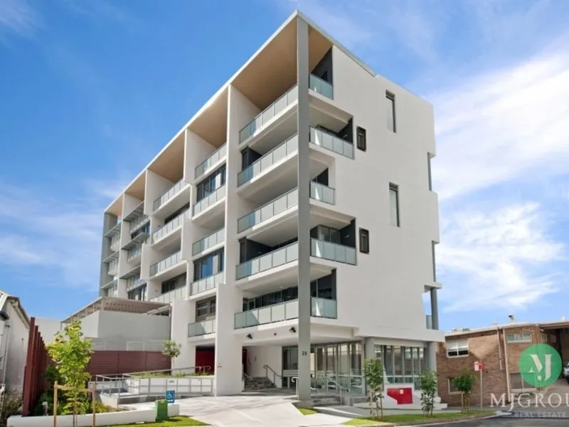 Bright and Modern Spilt Level Apartment 