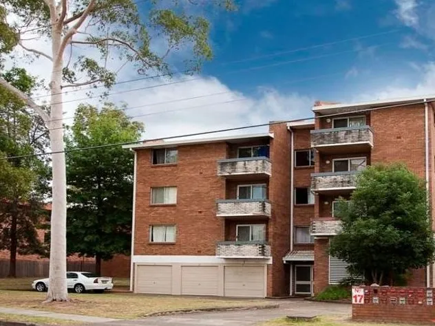 2 bedroom unit within walking distance to Nepean Hospital