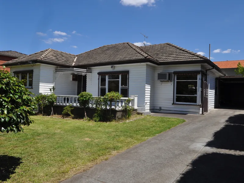 SUPERB QUITE LOCATION CLOSE TO EVERYTHING